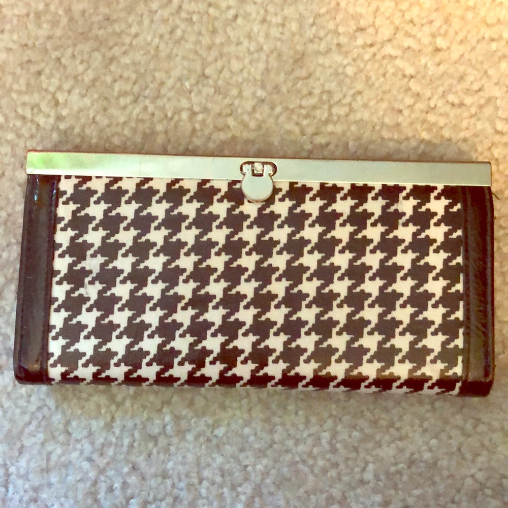 Black and white wallet! Barely used!